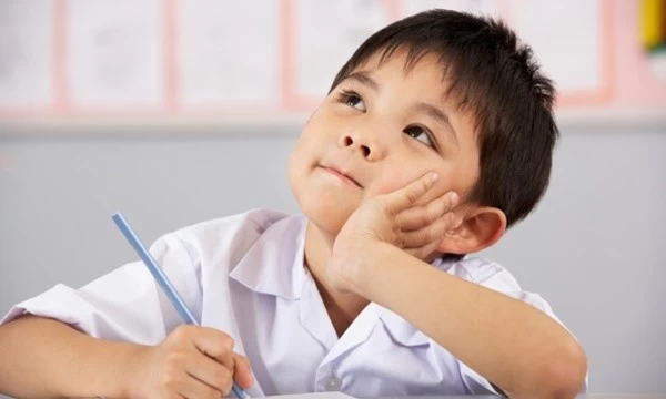 Dạy con tư duy phản biện học tập để giúp bé nổi bật giữa lớp