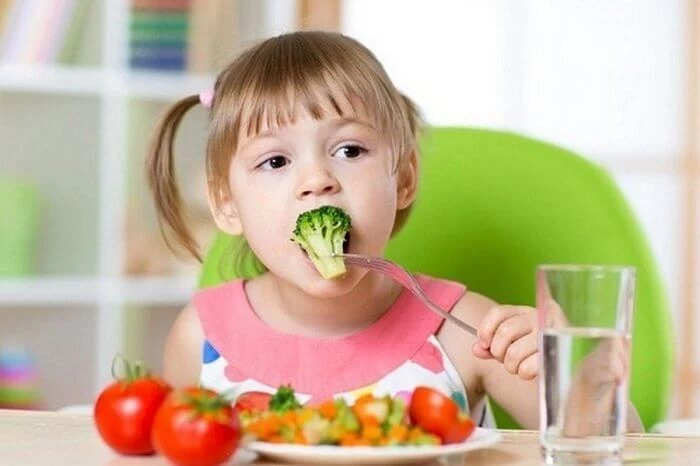 Mách cha mẹ một số thói quen ăn uống cần rèn luyện cho bé
