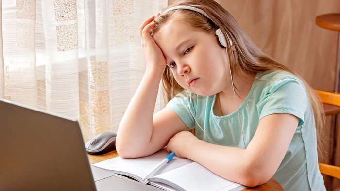 Trẻ thường thiếu tập trung trong việc học 
