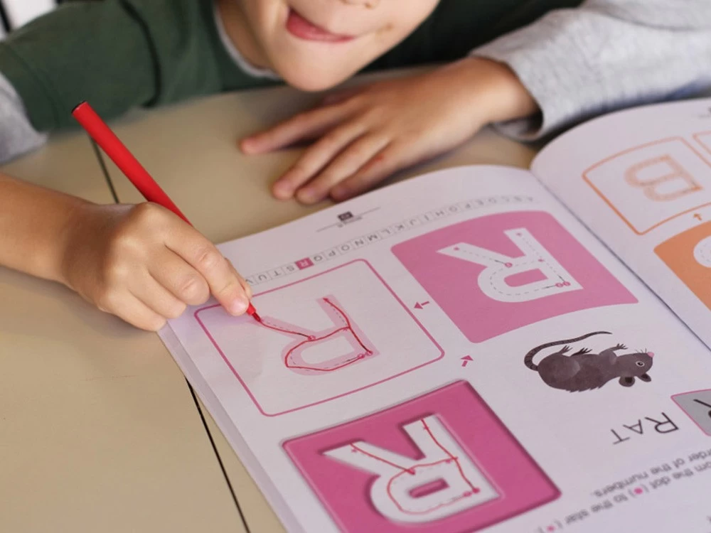 Có nên cho trẻ học chữ sớm? Kỹ năng bố mẹ cần dạy bé từ đầu đời 