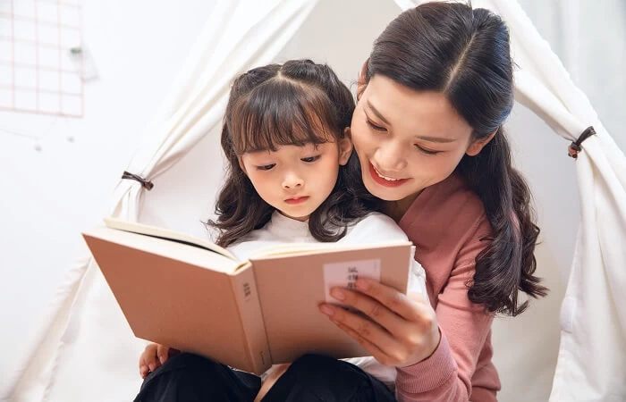 Đọc sách là hoạt động nên duy trì trong thời gian nghỉ học và học Online tại nhà