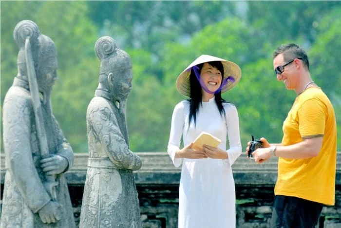 Bạn có thể trở thành hướng dẫn viên du lịch quốc tế nếu biết ngoại ngữ
