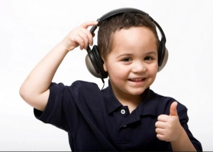 Kỹ năng nghe đóng vai trò quan trọng với việc học bất kỳ ngôn ngữ nào