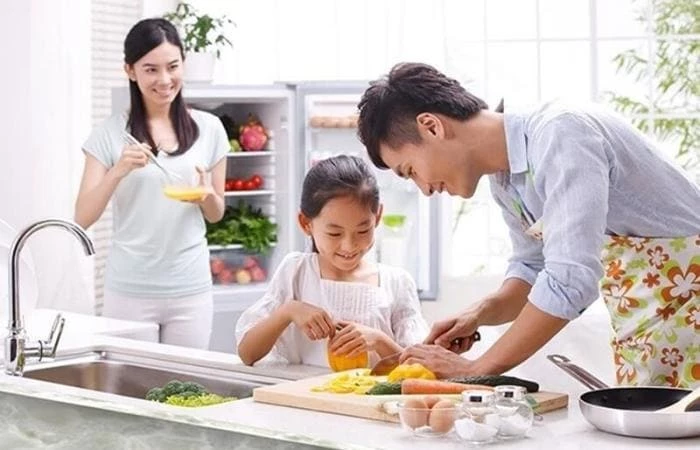 Chuẩn bị bữa ăn là một trong số những kỹ năng sống cần thiết cho trẻ