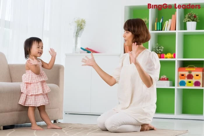 Cách dạy trẻ 2 tuổi ngoan ngoãn, lễ phép và nghe lời, ba mẹ cần phải mềm mỏng đúng cách