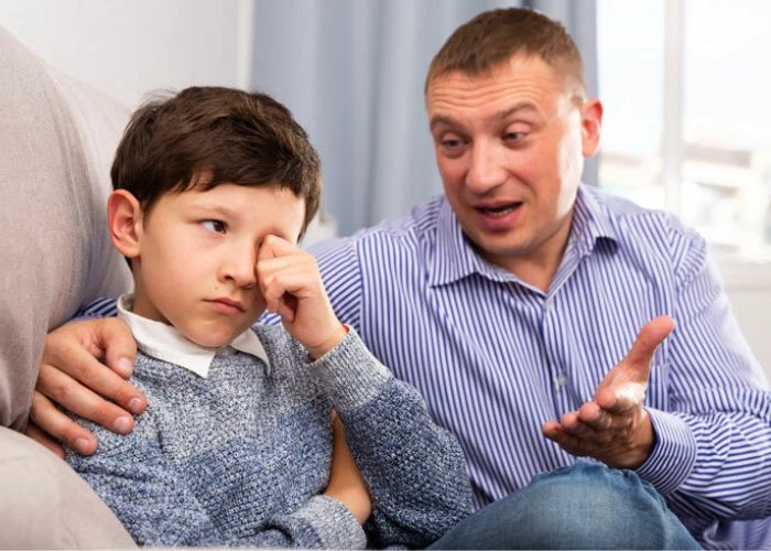 Trò chuyện với con thường xuyên giúp hai bố con hiểu nhau hơn