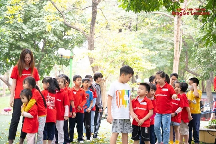 Các bạn học viên nhà BingGo Leaders tham gia hoạt động tại Công Viên Nghĩa Đô, Hà Nội