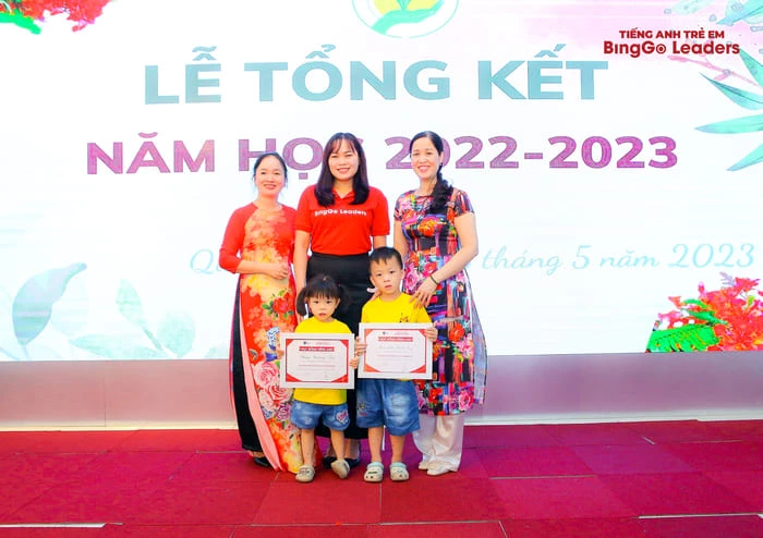 Các bé nhận học bổng từ Tiếng Anh Trẻ Em BingGo Leaders