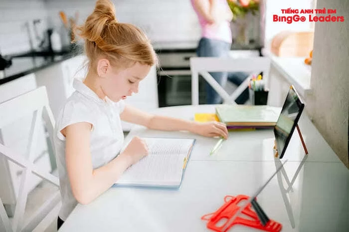 Trước khi bắt đầu viết bài tập làm văn, các em học sinh hãy lập dàn ý theo bố cục chính 3 phần nhé