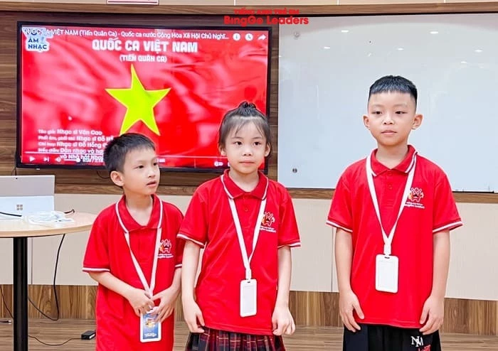 Hoạt động chào cờ đầu tiên mở màn Summer Camp 2023 của các bạn nhỏ tại BingGo Leaders