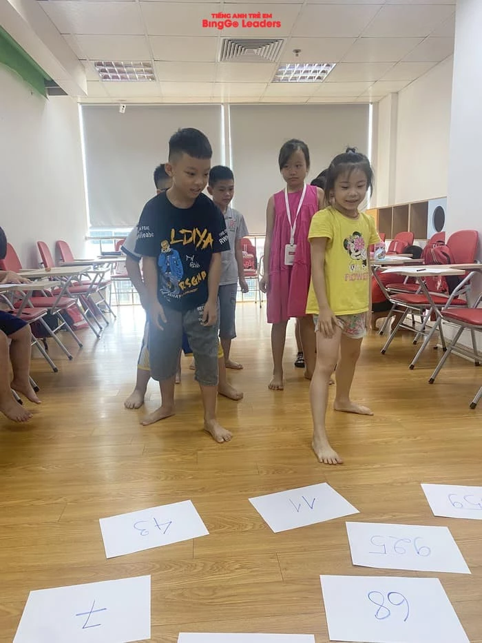 Tiết học Toán Tiếng Anh của các bạn nhỏ tại Summer Camp 2023 BingGo Leaders