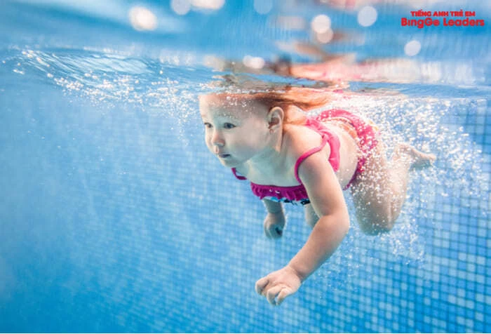 Bơi lội giúp trẻ cải thiện sức khỏe