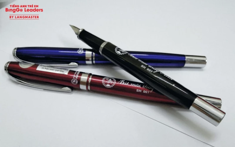 Bút mài thầy Ánh là sản phẩm nổi tiếng để bé luyện chữ đẹp