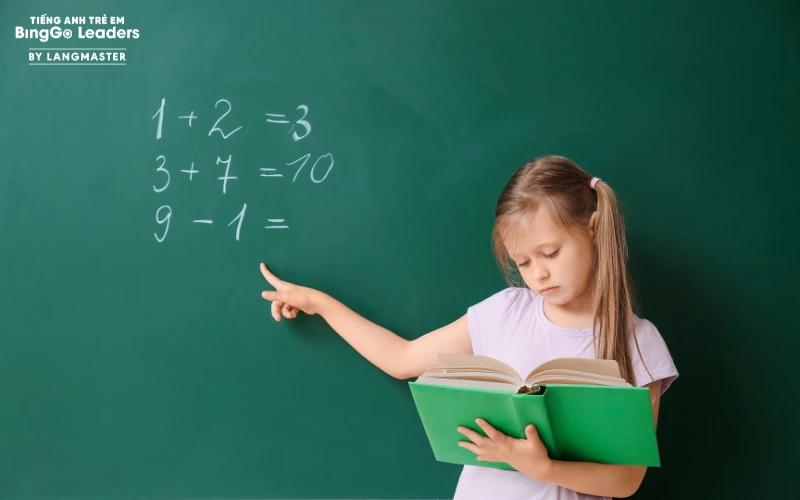 Từ 3-5 tuổi bé có thể thử sức với chữ số và các phép tính đơn giản