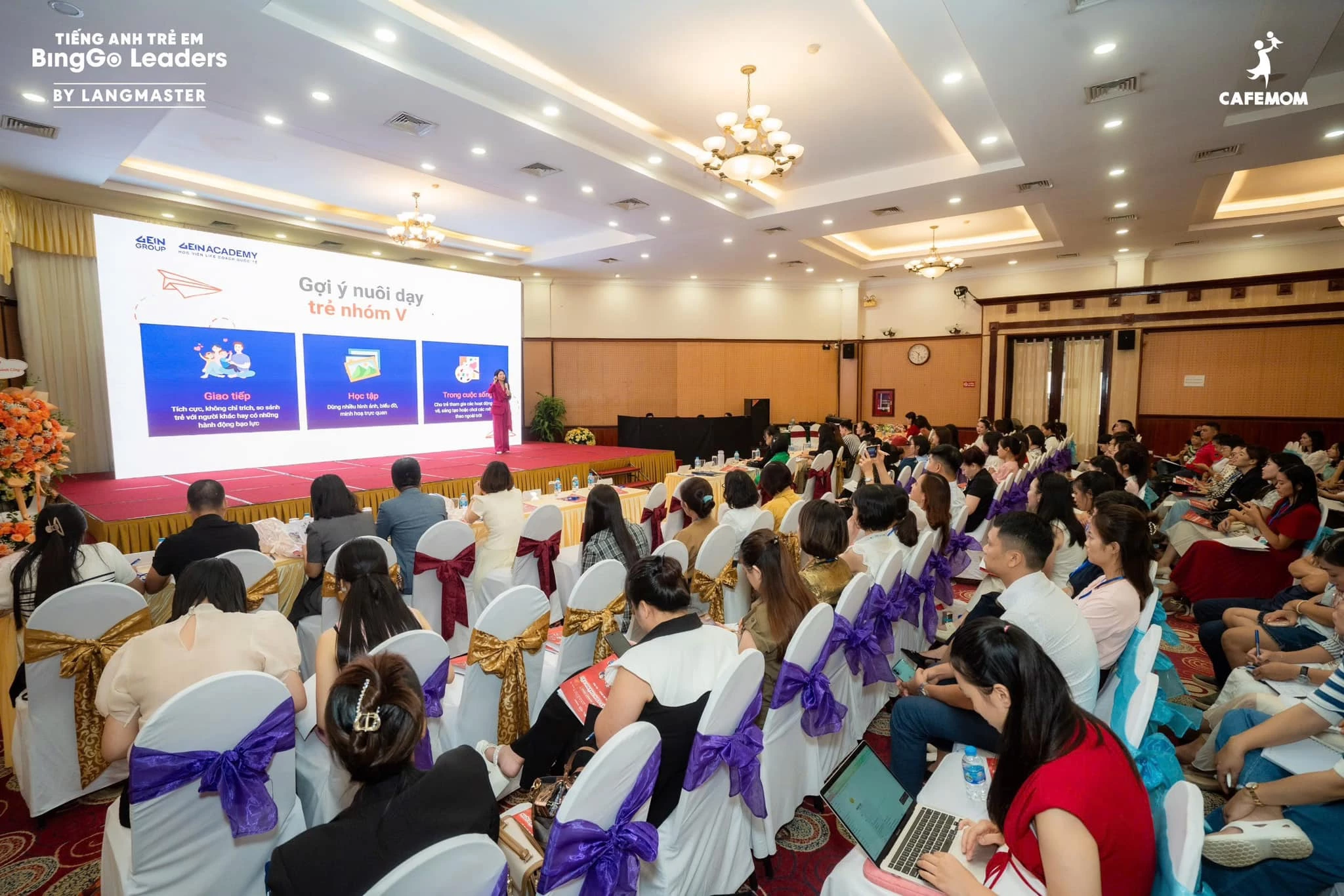 Hình ảnh diễn giả Nguyễn Diệu Thu tại sự kiện Parenting Summit 2024