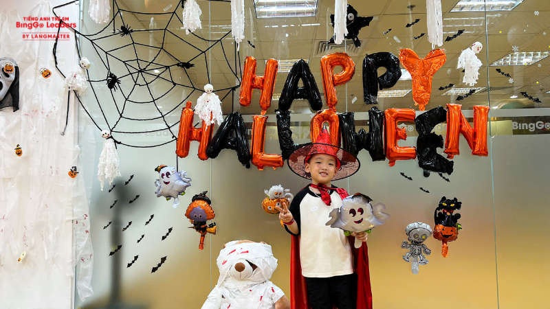 Hình ảnh của các bé tại bữa tiệc Halloween