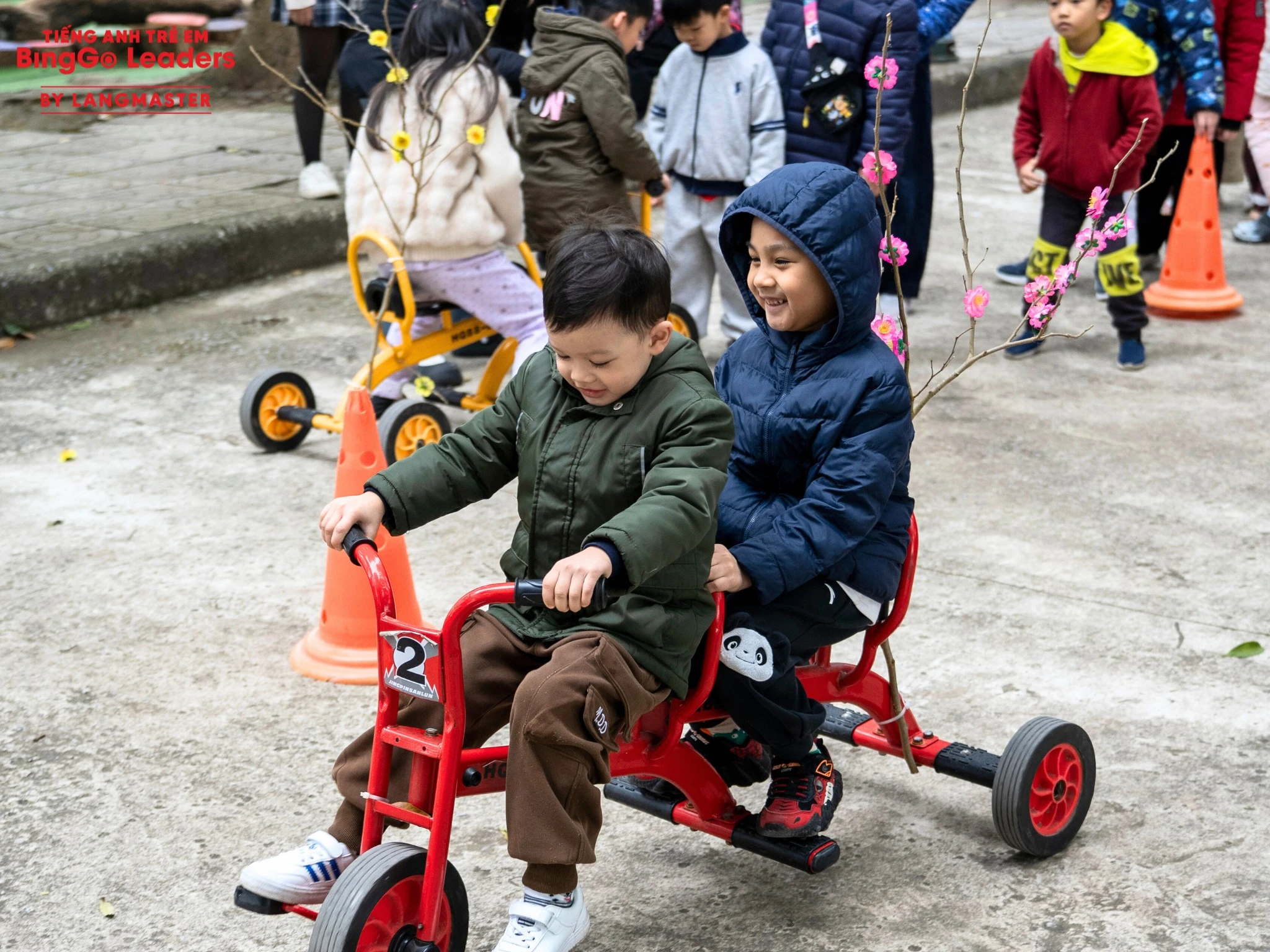 Các học viên nhí BingGo Leaders cùng nhau vượt qua những thử thách team-building đầy kịch tính