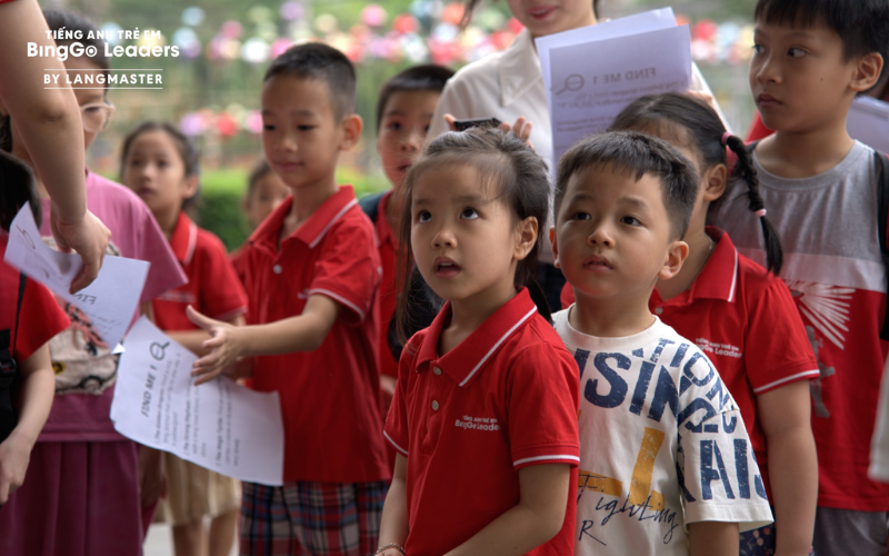 Những chuyến đi thực tế là dịp để các con rèn luyện kỹ năng quan sát và lắng nghe