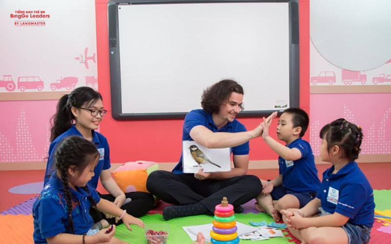 nên cho bé học tiếng Anh ở đâu